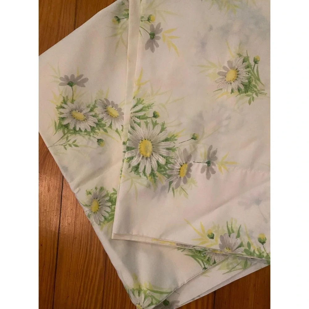 Vtg 70's Daisy‎ Floral Pillowcases Set of 2 White Yellow Green Cottagecore Retro